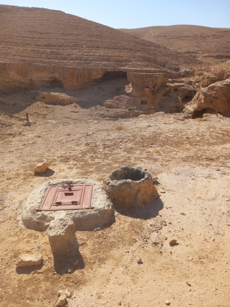 קובץ:בןרמיםמערותקקק.jpg