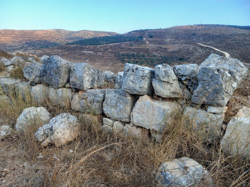 קובץ:חומה מעסרתאתלתין.jpg