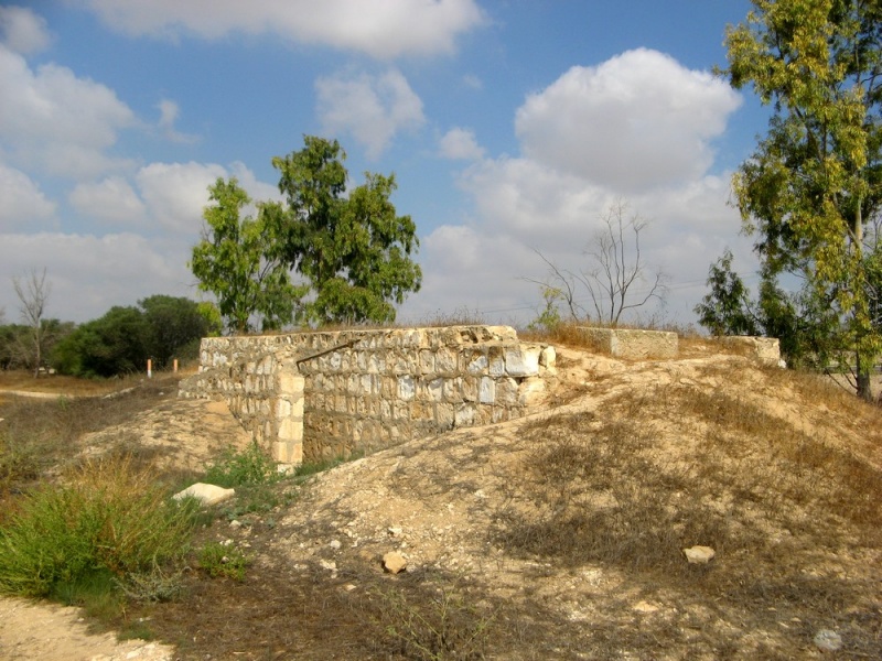 קובץ:חזית מבנה.JPG