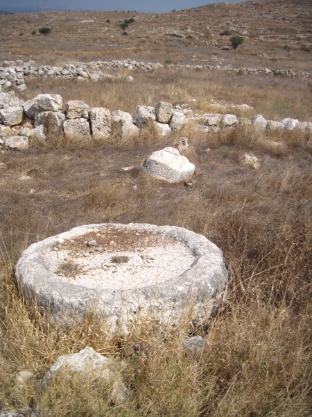 קובץ:חרבתיקבים.JPG