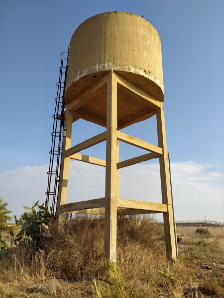 קובץ:מגדלמיםביתעזרא.jpg