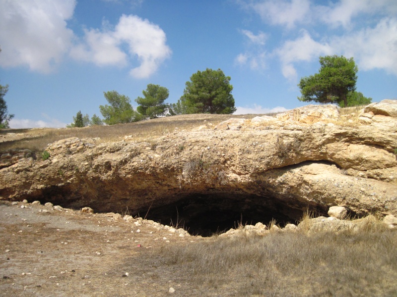 קובץ:מערותמגוריםיתיר.JPG