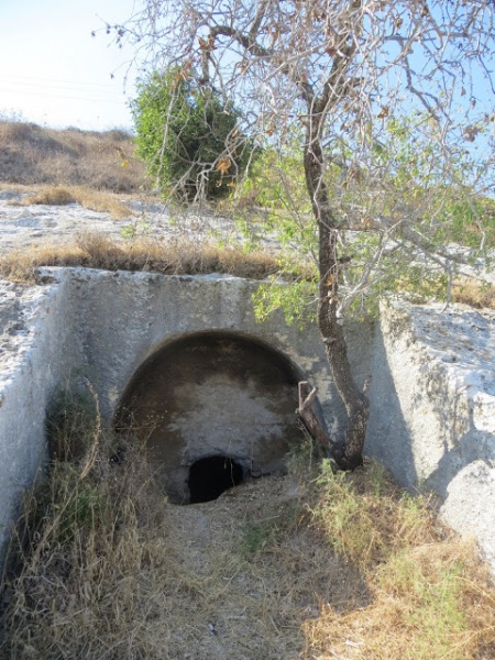 קובץ:מערות קבורה 1.JPG