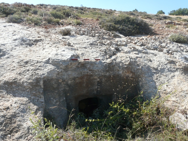 קובץ:מערת קבורה ליד בורקה 2.JPG