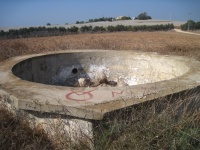 מקורותמבניםובריכה.JPG