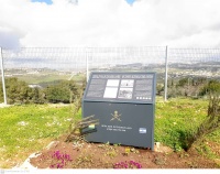 נתיב הודו - נבי סמואל - שלט על רקע רכס זיתון.jpg