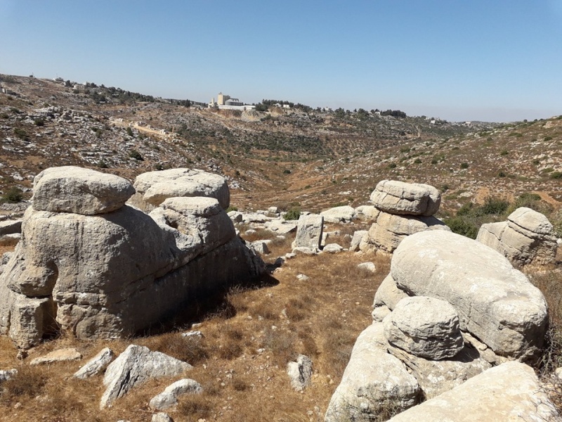 קובץ:סלעיגירבורהאם.jpg