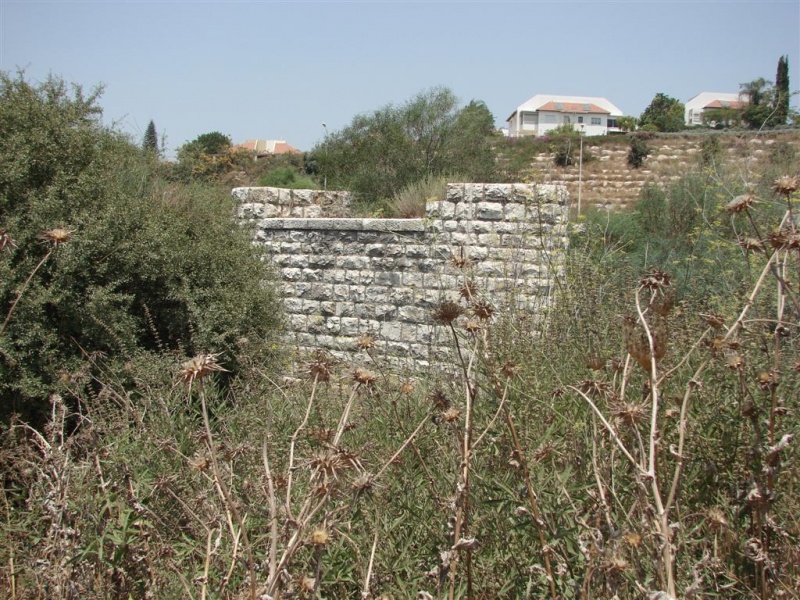 קובץ:Beit Arif Train line bridge 2 (Large).jpg