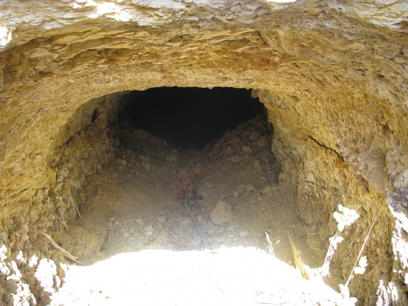 קובץ:Cave nikba.jpg