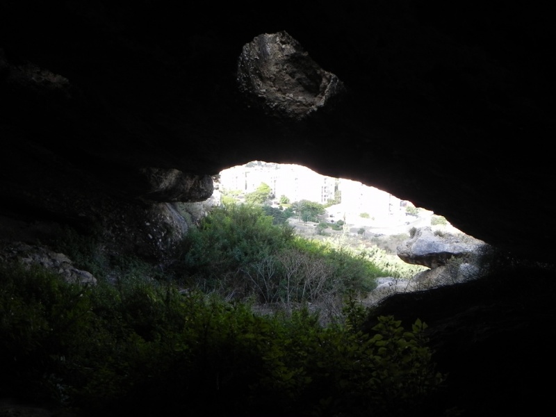 קובץ:Tirat Carmal cave2.JPG