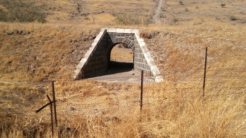 קובץ:Valley railway - bridge near Beit Yosef 2.jpg