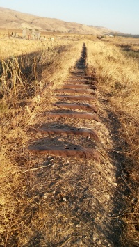 Valley railway - rails near Neve Ur 1.jpg